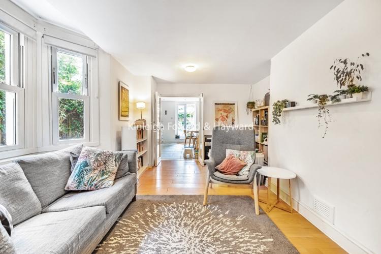 Oakhurst Grove London SE22 2 bed apartment £2,300 pcm (£531 pw)