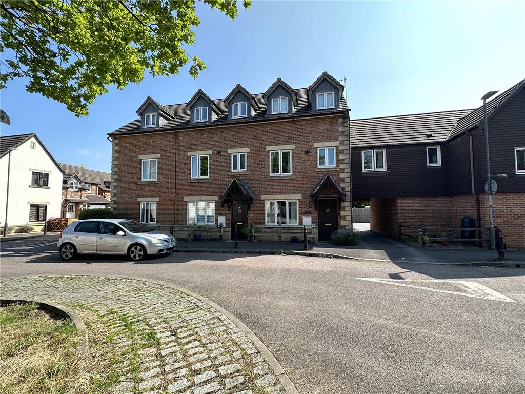 Court View, Stonehouse... 4 bed semidetached house £320,000