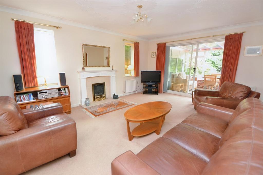 Verwood 3 bed detached bungalow for sale £500,000
