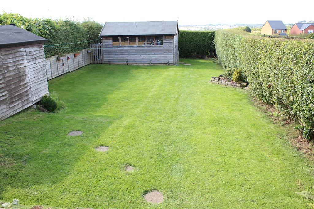 Alfreton Road, Suttoninashfield, Nottinghamshire. NG17 1JN 3 bed semidetached house for sale