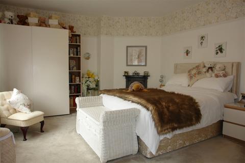 54 Thatch Leach, Chadderton, Oldham, OL9 9QX