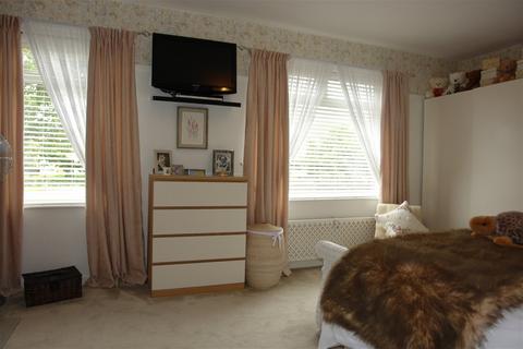 54 Thatch Leach, Chadderton, Oldham, OL9 9QX