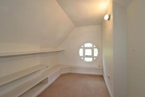 3 bedroom apartment for sale, Woburn Hill, Addlestone KT15