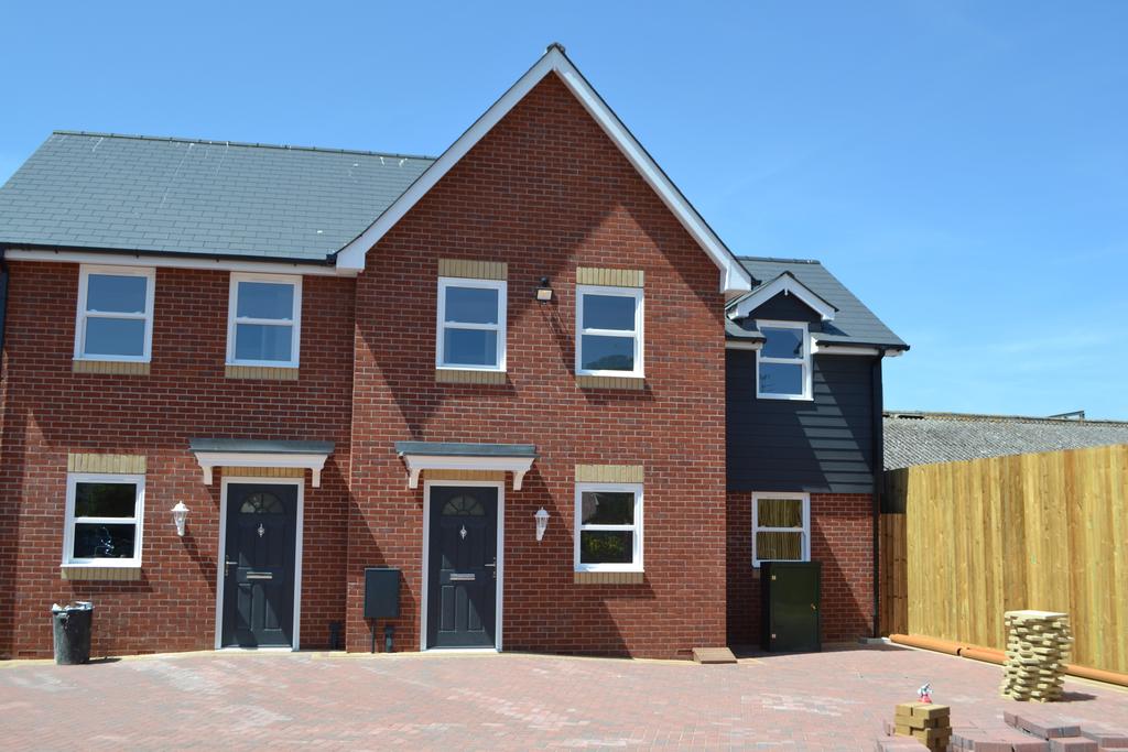 Thoroughgood Road, ClactonOnSea CO15 4 bed detached house £375,000