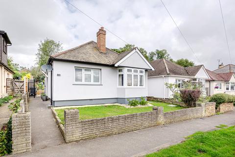 2 bedroom bungalow for sale - Mazoe Road, Bishop's Stortford, Hertfordshire, CM23
