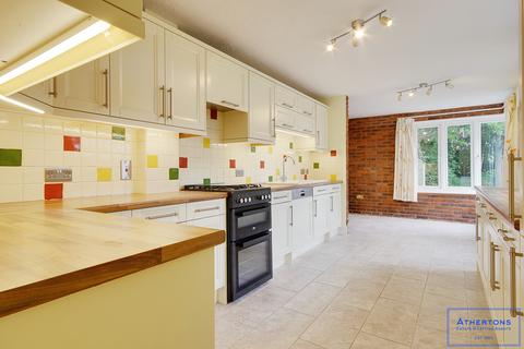 19 Brackendale Road, Queens Park, Bournemouth, BH8 9HY
