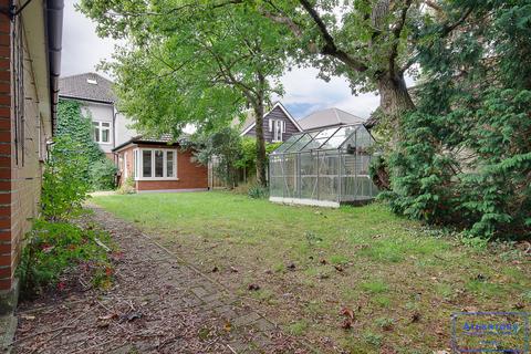 19 Brackendale Road, Queens Park, Bournemouth, BH8 9HY