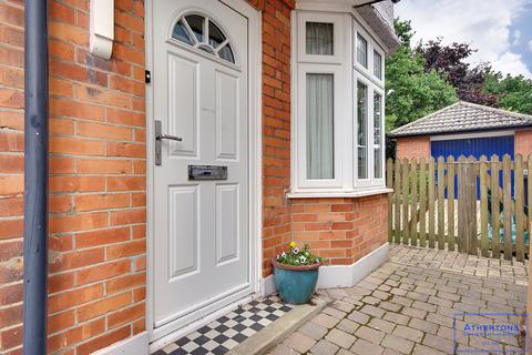 19 Brackendale Road, Queens Park, Bournemouth, BH8 9HY