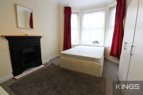 4 bedroom semi-detached house to rent, Devonshire road