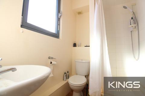Studio to rent, Salisbury Street, Southampton