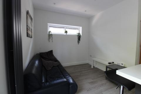 4 bedroom terraced house to rent, Kitchener Road, Southampton