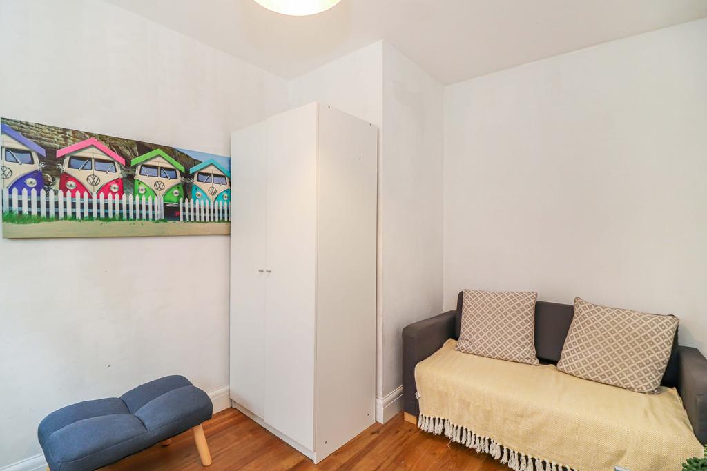 Reception/Bedroom 3