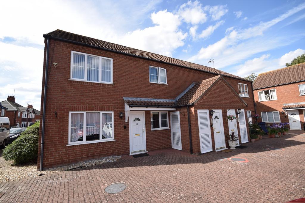 Sutton Court, Skegness PE25 1 bed flat for sale £110,000