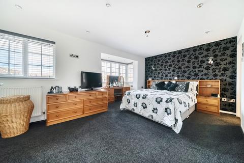 4 bedroom detached house for sale, James Grieve Avenue, Locks Heath, Hampshire, SO31