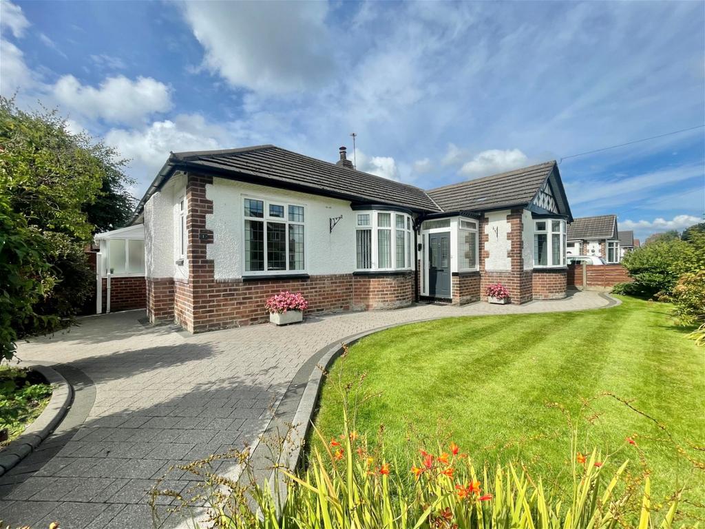 Clifton Drive, Heald Green, Cheadle, SK8 3UF 3 bed detached bungalow for sale £485,000