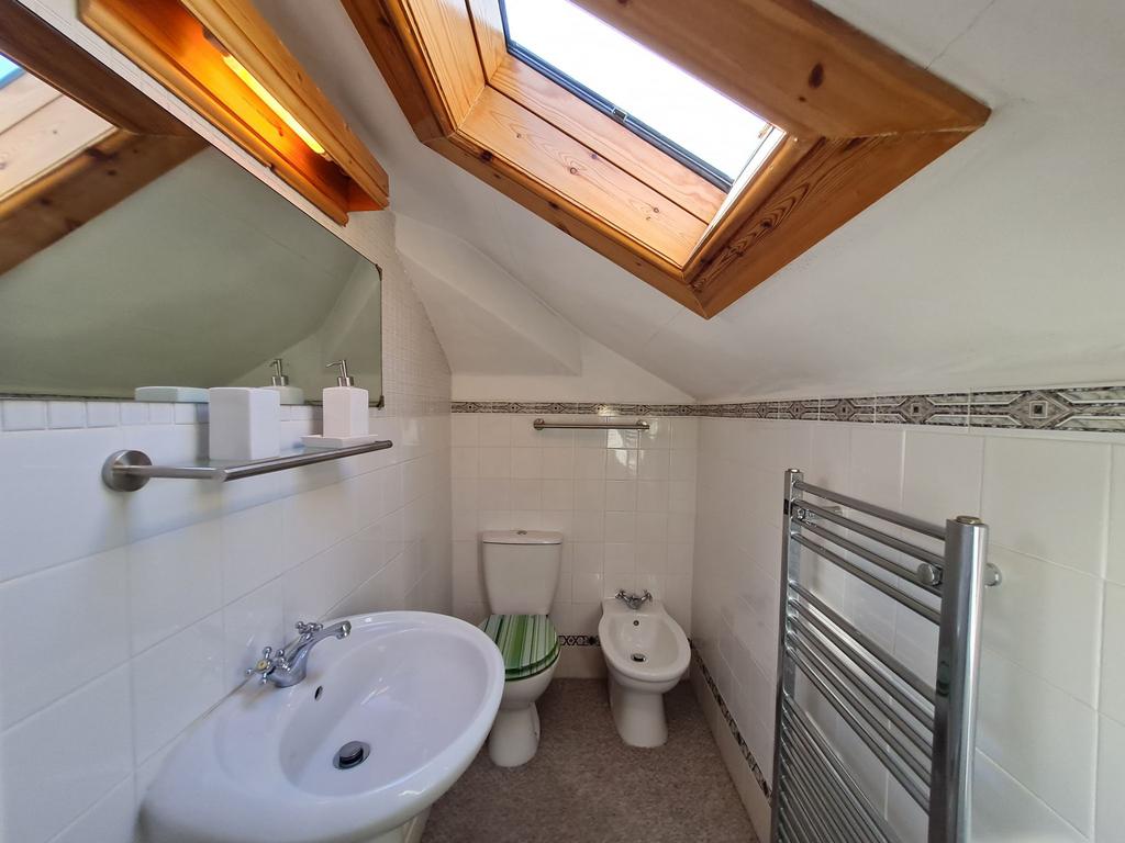E SUITE top floor