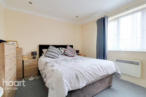 2 bedroom flat for sale, Constable Avenue, Clacton-On-Sea