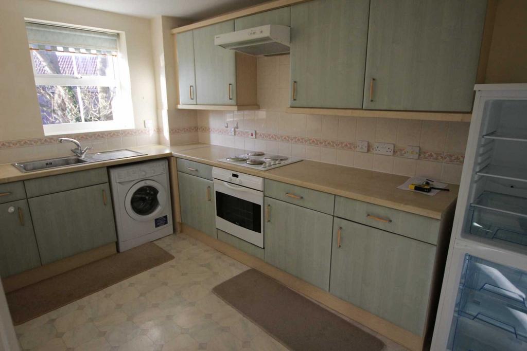 Jasmine Way, Weston Super Mare 2 bed apartment £875 pcm (£202 pw)
