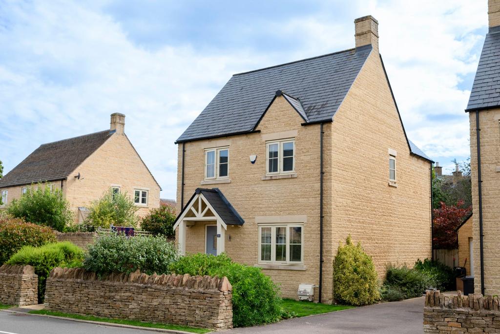 The Furrows, BourtonOnTheWater, GL54 4 bed detached house £485,000