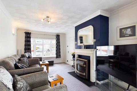 3 Caradon Close, Callington, PL17 7HF