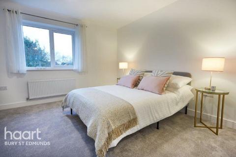 3 bedroom end of terrace house for sale - 18 Flittons Close, Bury St. Edmunds