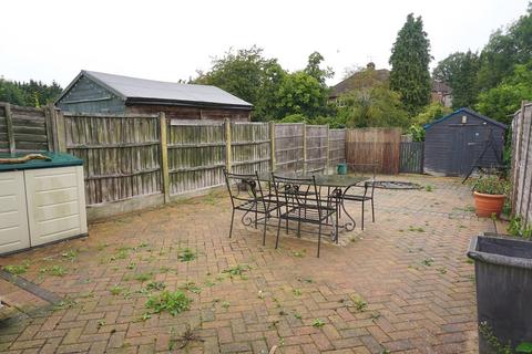 33 Ryebrook Road, Leatherhead, KT22 7QG