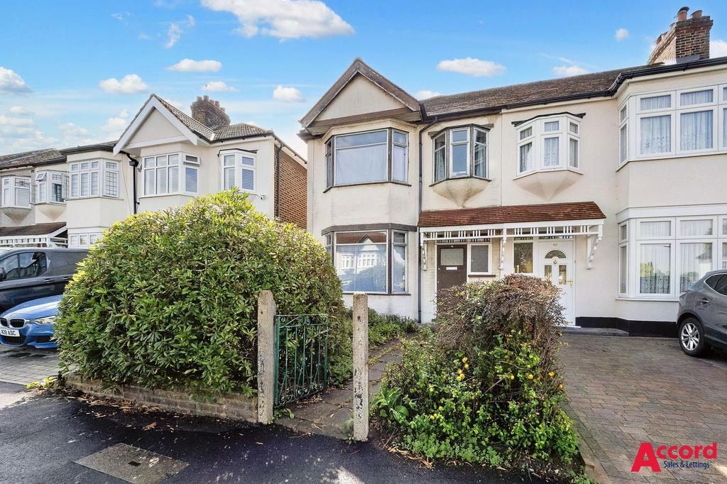 Carlton Road, Romford, RM2 3 bed end of terrace house for sale £400,000
