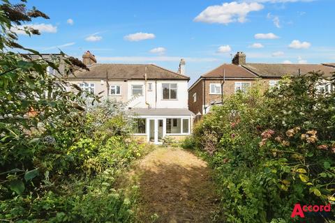 3 bedroom end of terrace house for sale, Carlton Road, Gidea Park, Romford, RM2