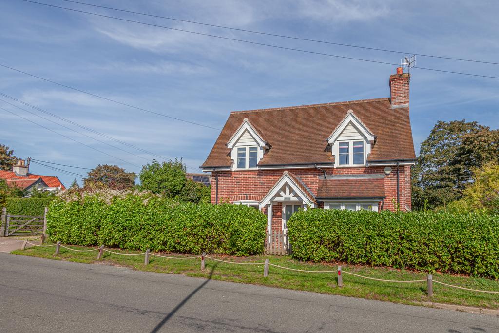 A Modern, Detached Two Bedroom Cottage In Popular