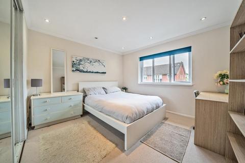 47 Crowthorne Close, London, SW18 5RX