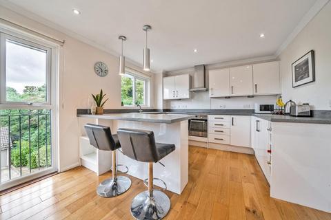 47 Crowthorne Close, London, SW18 5RX