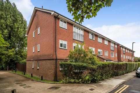 47 Crowthorne Close, London, SW18 5RX
