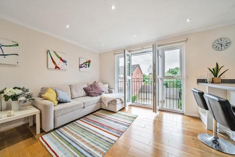 47 Crowthorne Close, London, SW18 5RX