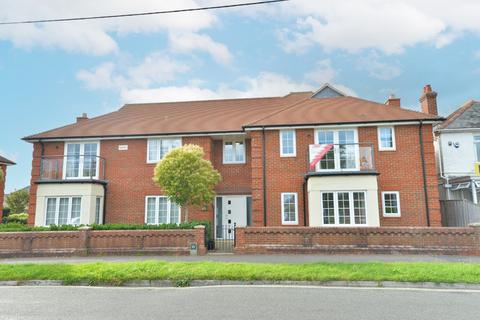 2 bedroom apartment for sale, Old Milton Road, New Milton, Hampshire, BH25