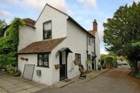 5 bedroom detached house to rent, Chobham,  Woking,  GU24