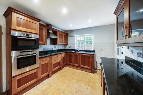 5 bedroom detached house to rent, Chobham,  Woking,  GU24