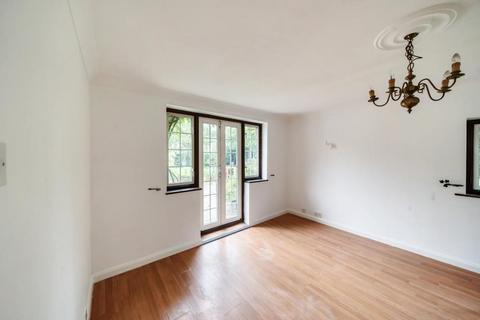 5 bedroom detached house to rent, Chobham,  Woking,  GU24
