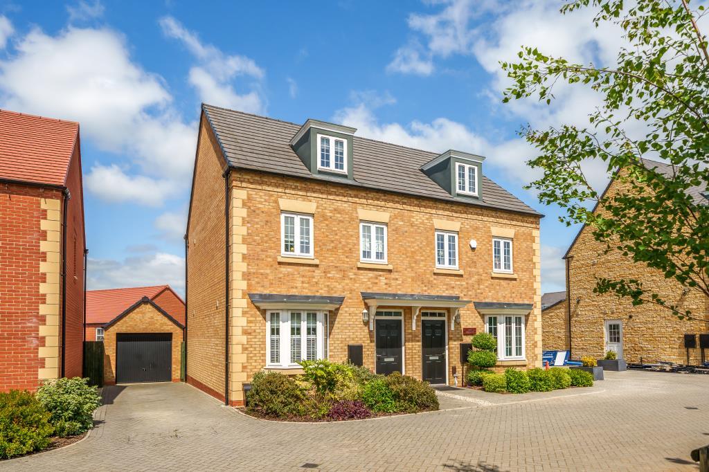 Skylark Way, Witney, OX28 3 bed semidetached house for sale £425,000