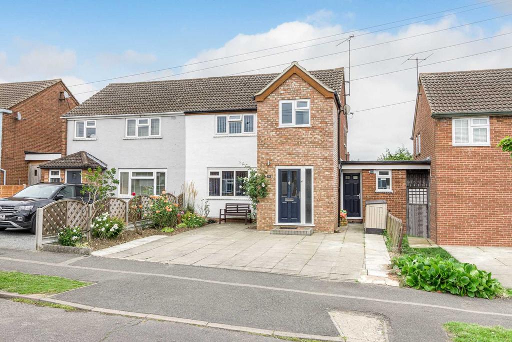 Warwick Road, Milton Keynes MK3 3 bed semidetached house for sale £