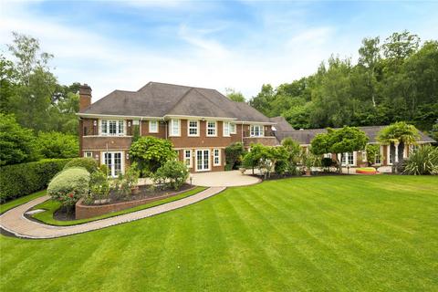 5 bedroom detached house to rent, Ravenscroft Road, Weybridge, Surrey, KT13