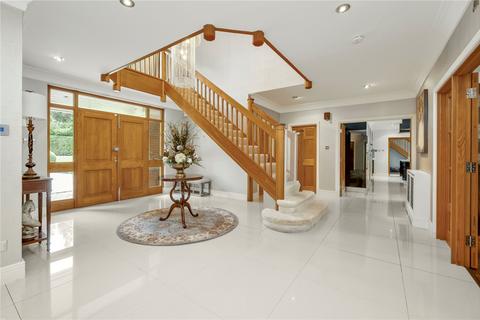 5 bedroom detached house to rent, Ravenscroft Road, Weybridge, Surrey, KT13