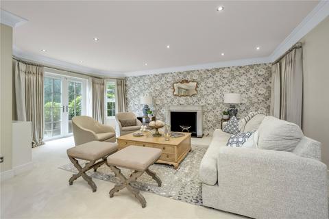 5 bedroom detached house to rent, Ravenscroft Road, Weybridge, Surrey, KT13