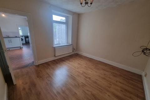 3 bedroom end of terrace house to rent, 10 Glynllwchwr Road Pontarddulais Swansea