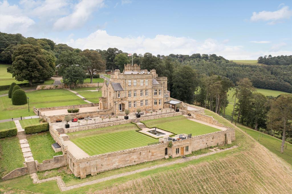 Kirby Knowle, Thirsk, North Yorkshire, YO7. 6 bed detached house for