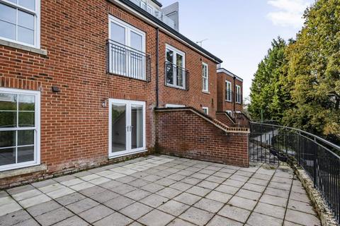 2 bedroom flat for sale, Oxted,  Surrey,  RH8