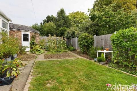 3 bedroom semi-detached house for sale - Cliveden Close, Chelmsford