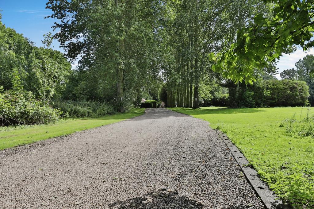 Gibson Lane South, Melton, North Ferriby, HU14 3FP 6 bed detached house