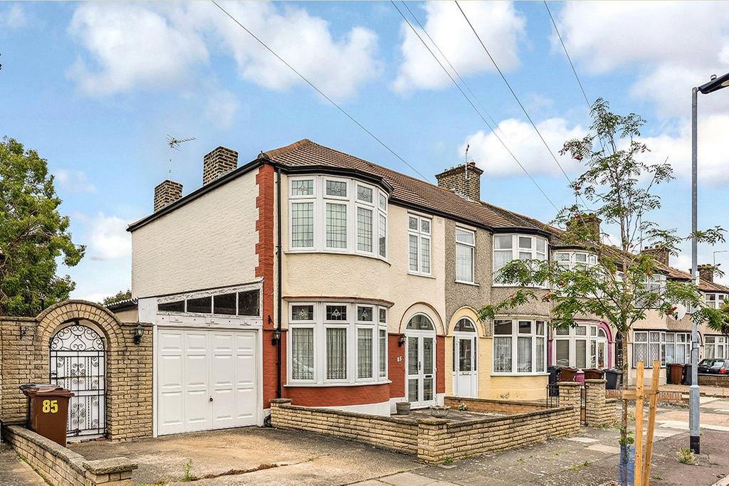 Shirley Gardens, Barking, IG11 3 bed end of terrace house for sale £