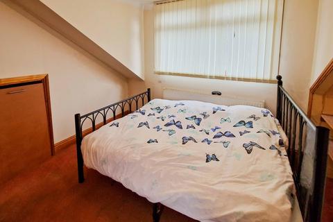 40 Brookway, Lees, Oldham, OL4 5BE