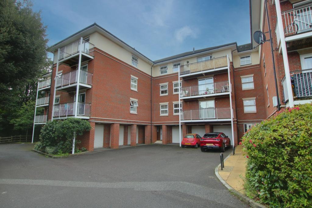 Rollesbrook Gardens, Southampton 2 bed flat for sale £225,000
